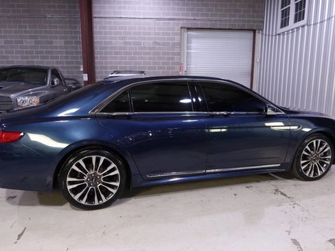 Used 2017 Lincoln Continental Select image 6
