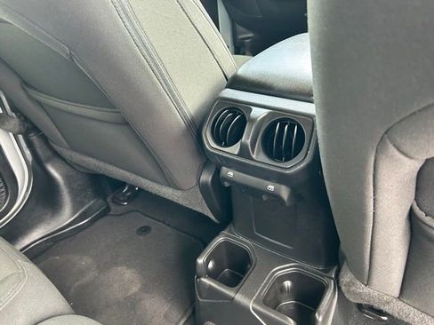 Used 2023 Jeep Gladiator Sport image 19