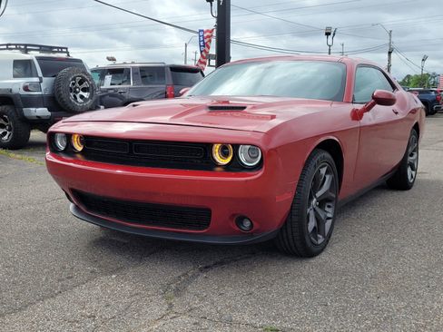 Used 2018 Dodge Challenger SXT w/ Blacktop Package image 3