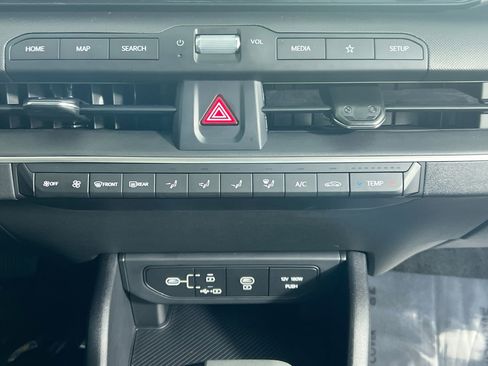 New 2025 Kia K4 LXS image 25