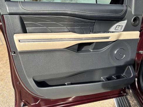 Used 2024 Ford Expedition Max Platinum image 9