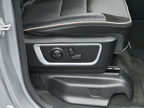 Used 2022 RAM 1500 Laramie image 31