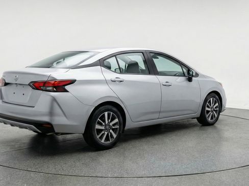 Used 2025 Nissan Versa SV image 9