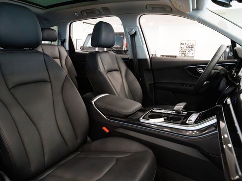 Used 2023 Audi Q7 3.0T Prestige w/ Prestige Package image 27