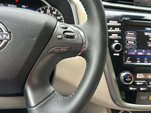 Used 2024 Nissan Murano SV AWD/4WD image 17