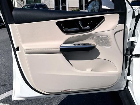 Used 2025 Mercedes-Benz GLC 300 4MATIC image 21