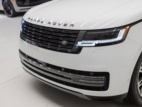 Used 2025 Land Rover Range Rover SE AWD/4WD image 29