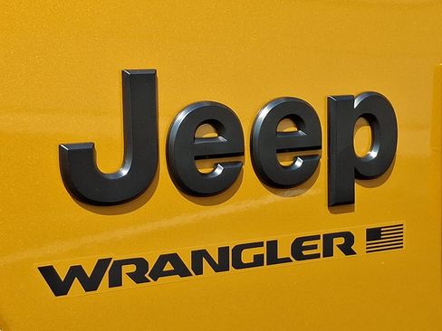 New 2026 Jeep Wrangler Unlimited Sahara w/ Whitecap Package AWD/4WD image 18