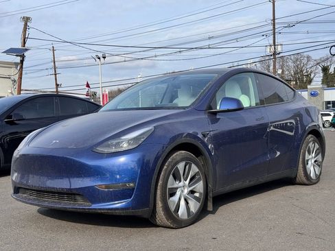 Used 2024 Tesla Model Y Long Range image 3
