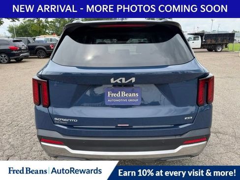 Used 2025 Kia Sorento S w/ Panoramic Sunroof Package AWD/4WD image 6