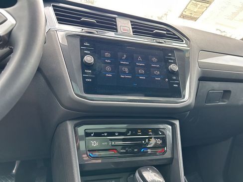 Used 2023 Volkswagen Tiguan SE image 31