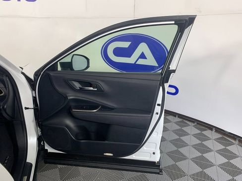 Used 2023 Toyota Crown XLE image 39