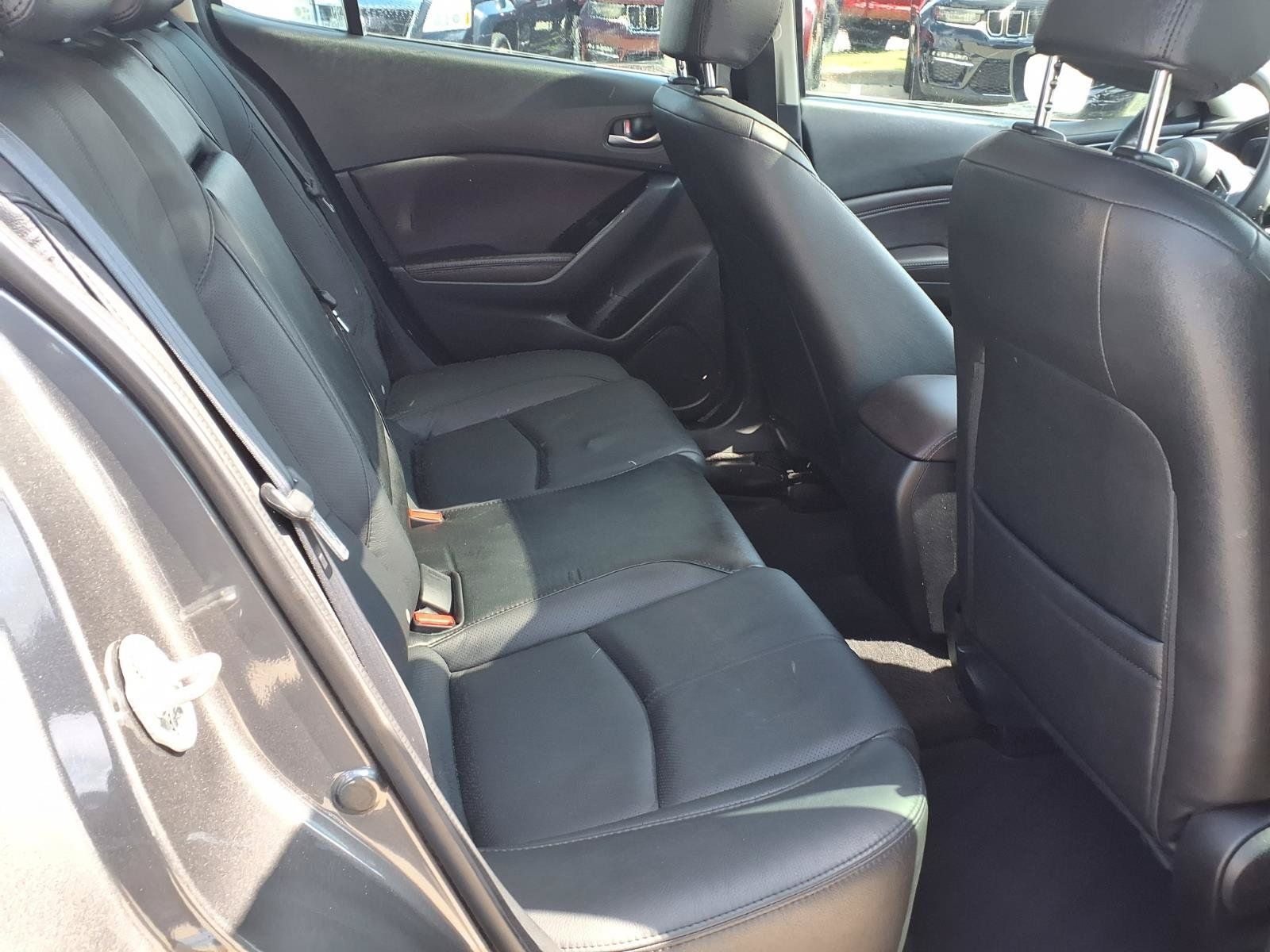 Used 2018 MAZDA MAZDA3 Grand Touring w/ Premium Equipment Package FWD image 20