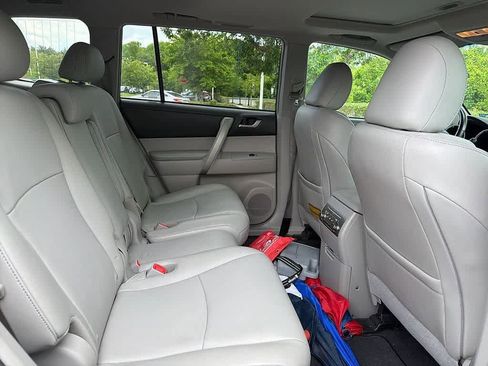 Used 2013 Toyota Highlander SE AWD/4WD image 10