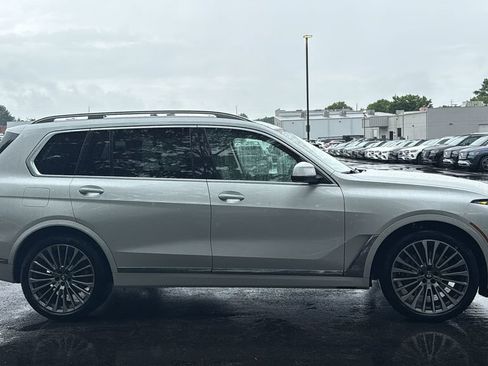 Used 2025 BMW X7 xDrive40i AWD/4WD image 2