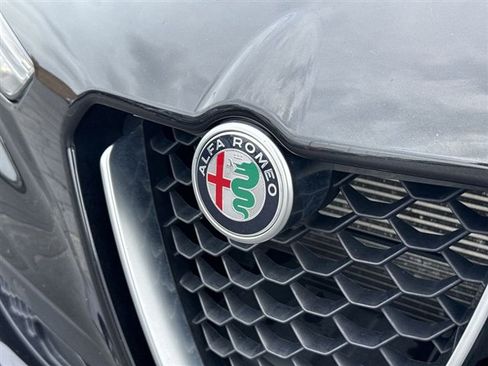 Used 2023 Alfa Romeo Stelvio Ti AWD/4WD image 34