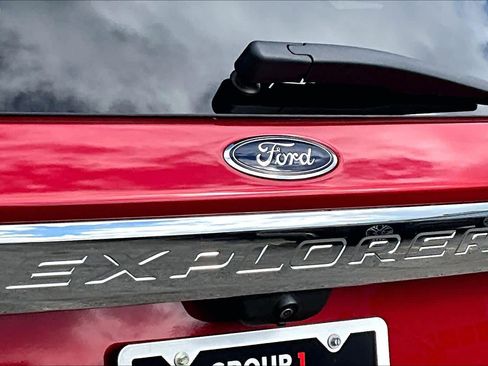 Certified 2022 Ford Explorer XLT w/ Equipment Group 202A image 10
