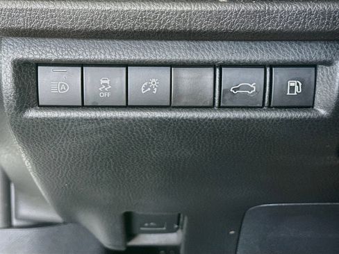 Used 2025 Toyota Camry SE FWD image 17