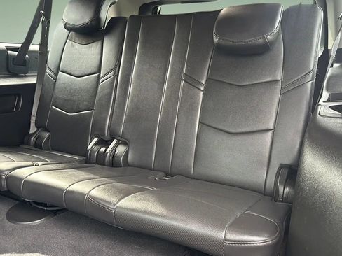 Used 2019 Cadillac Escalade ESV Premium Luxury image 38