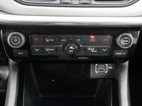 Used 2022 Jeep Compass Limited image 23