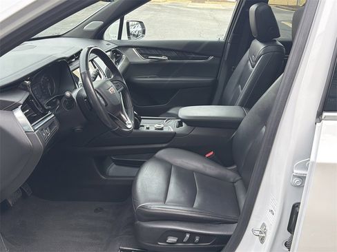 Used 2023 Cadillac XT6 Premium Luxury image 9