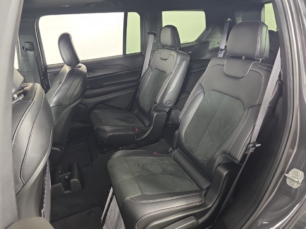 Used 2025 Jeep Grand Cherokee L Altitude AWD/4WD image 25