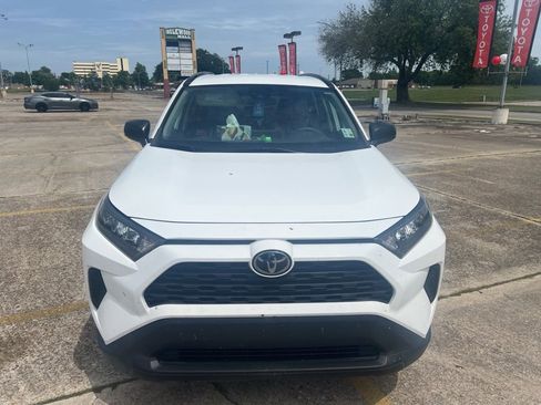 Used 2021 Toyota RAV4 LE FWD image 5