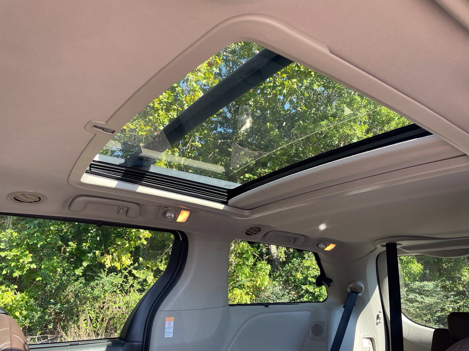 Used 2017 Toyota Sienna Limited FWD image 36