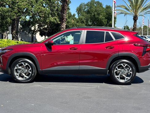 Used 2025 Chevrolet Trax LT w/ Driver Confidence Package image 6