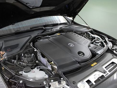 Used 2025 Mercedes-Benz E 450 4MATIC Sedan image 39