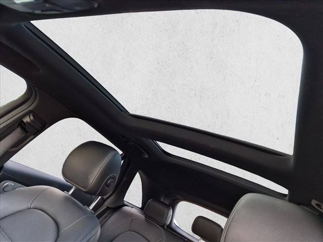 Used 2017 Mercedes-Benz GLC 300 4MATIC image 8