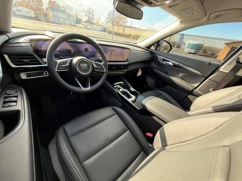 Used 2025 Buick Envision Preferred image 9