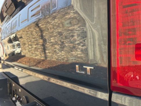 Used 2022 Chevrolet Silverado 1500 LT image 9
