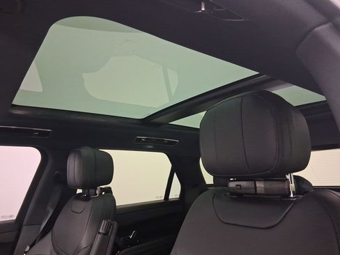 Used 2025 Land Rover Range Rover Sport SE image 13