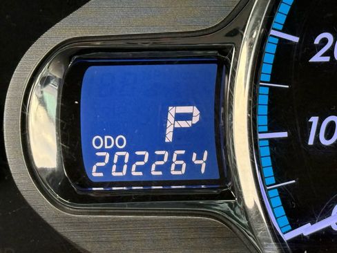 Used 2012 Toyota Sienna XLE image 25