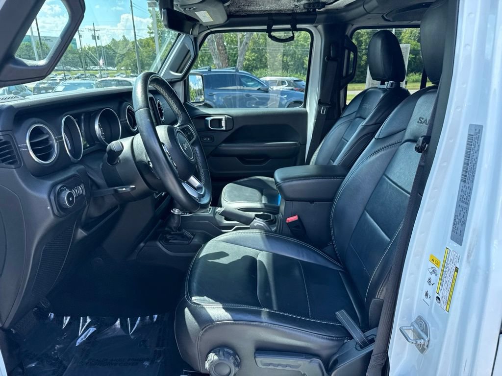 Used 2018 Jeep Wrangler Unlimited Sahara AWD/4WD image 9
