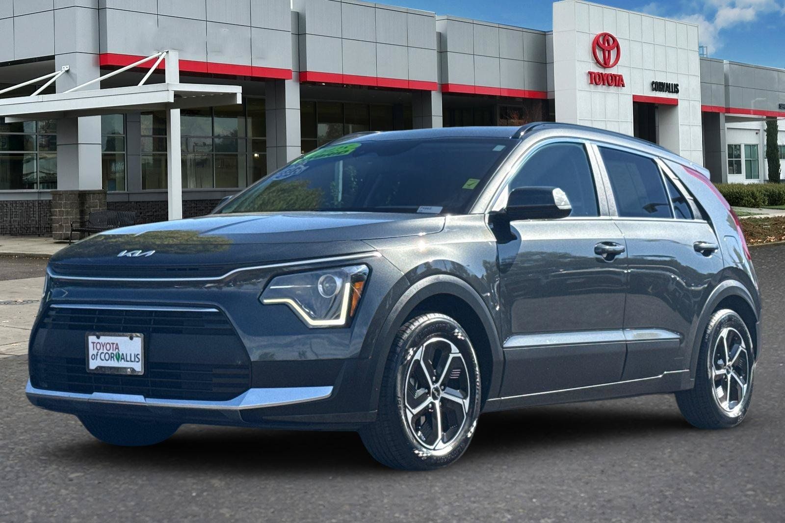 Used 2025 Kia Niro LX FWD image 8