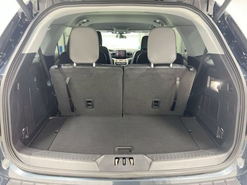 Used 2022 Ford Explorer XLT w/ Equipment Group 202A AWD/4WD image 25