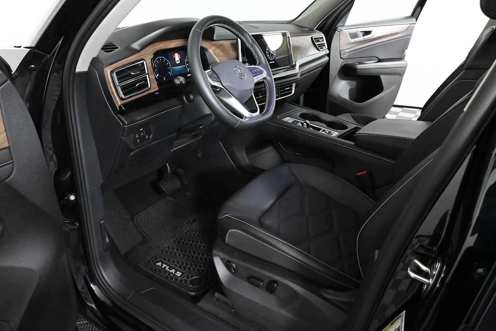 Certified 2024 Volkswagen Atlas SE FWD image 16