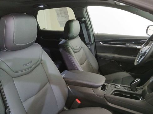 Certified 2025 Cadillac XT5 Premium Luxury w/ Technology Package AWD/4WD image 13
