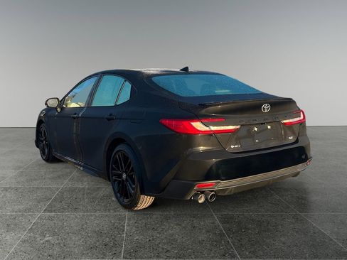 Used 2025 Toyota Camry SE image 5