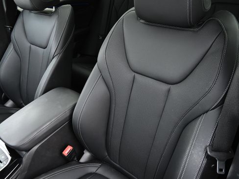 Certified 2025 BMW X4 xDrive30i image 7