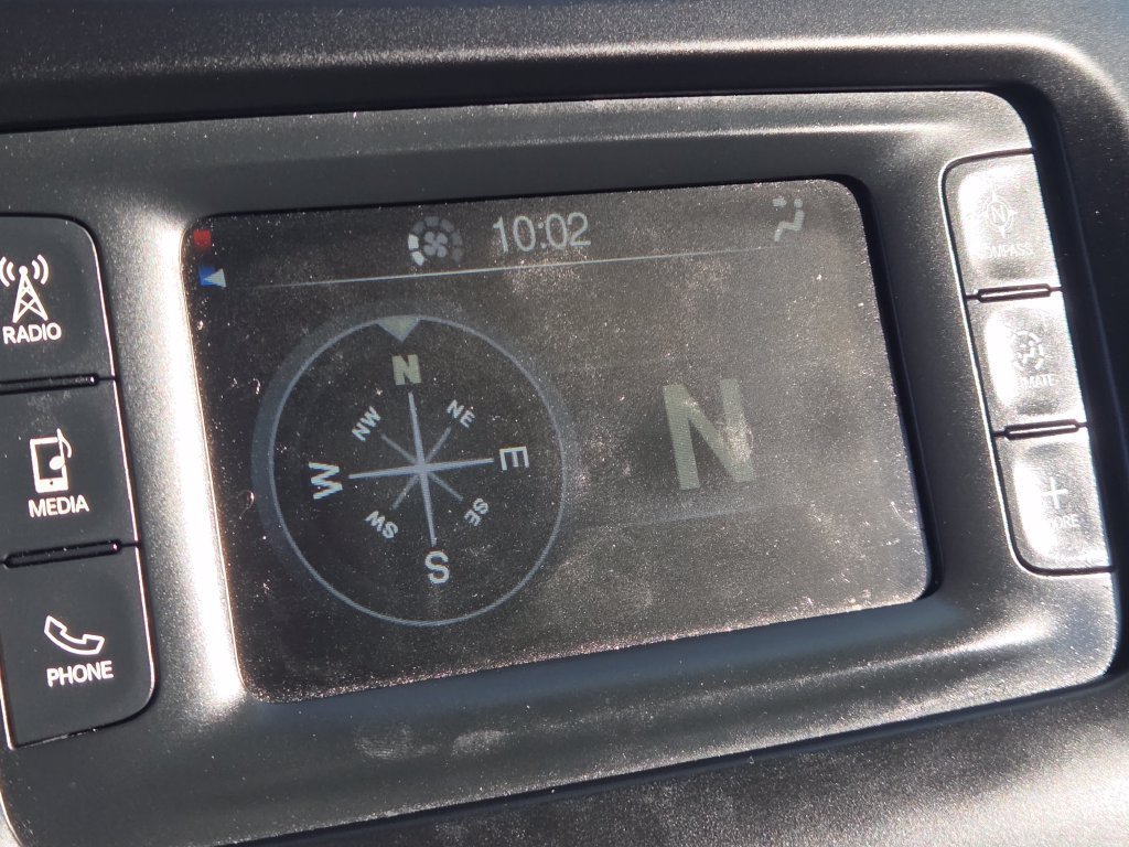 Used 2018 Jeep Cherokee Latitude w/ Altitude Package FWD image 19
