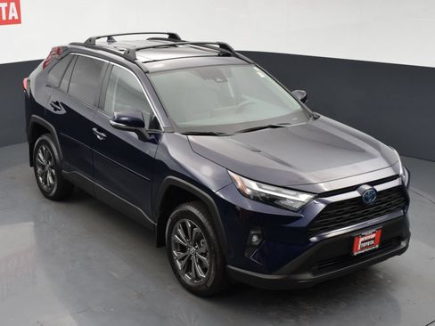 Used 2023 Toyota RAV4 XLE Premium AWD/4WD image 25