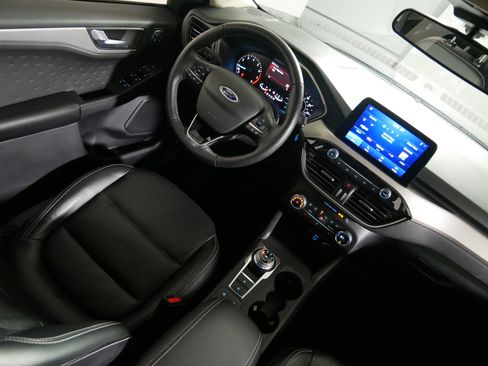 Used 2020 Ford Escape SEL image 9