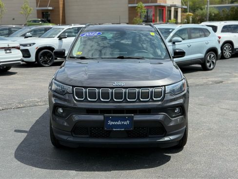 Used 2022 Jeep Compass Latitude w/ Sun and Sound Group AWD/4WD image 2