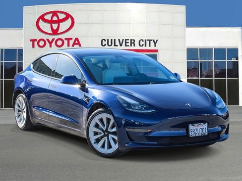 Used 2021 Tesla Model 3 Standard Range Plus image 1