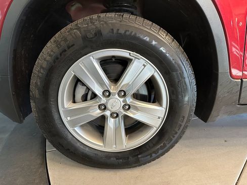 Used 2019 Chevrolet Trax LT w/ LT Convenience Package AWD/4WD image 24
