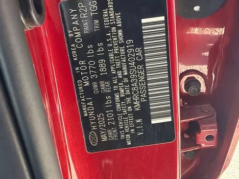 Used 2025 Hyundai Venue SEL FWD image 9