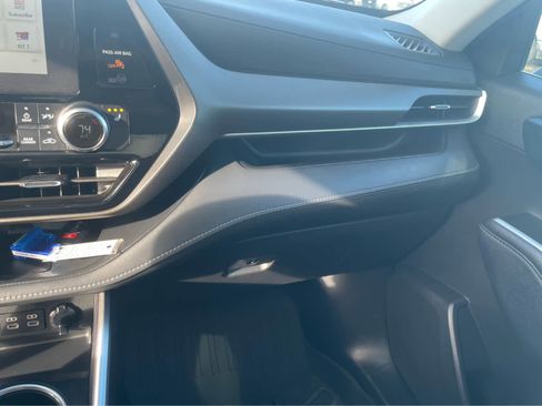 Used 2023 Toyota Highlander XLE image 26